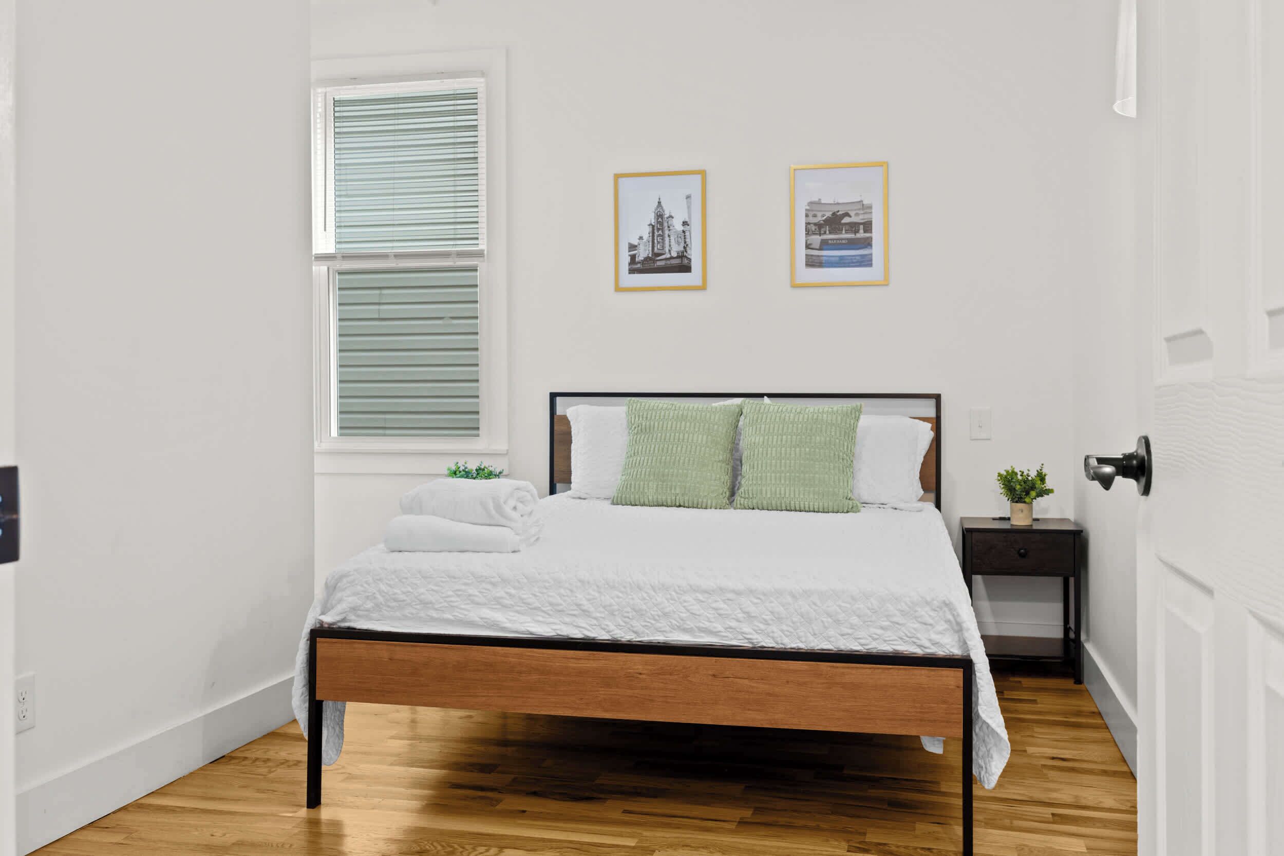 2 slaapkamers, een strijkplank/strijkijzer, wifi, beddengoed