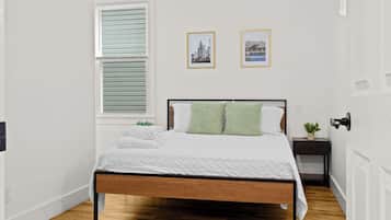 2 slaapkamers, een strijkplank/strijkijzer, wifi, beddengoed