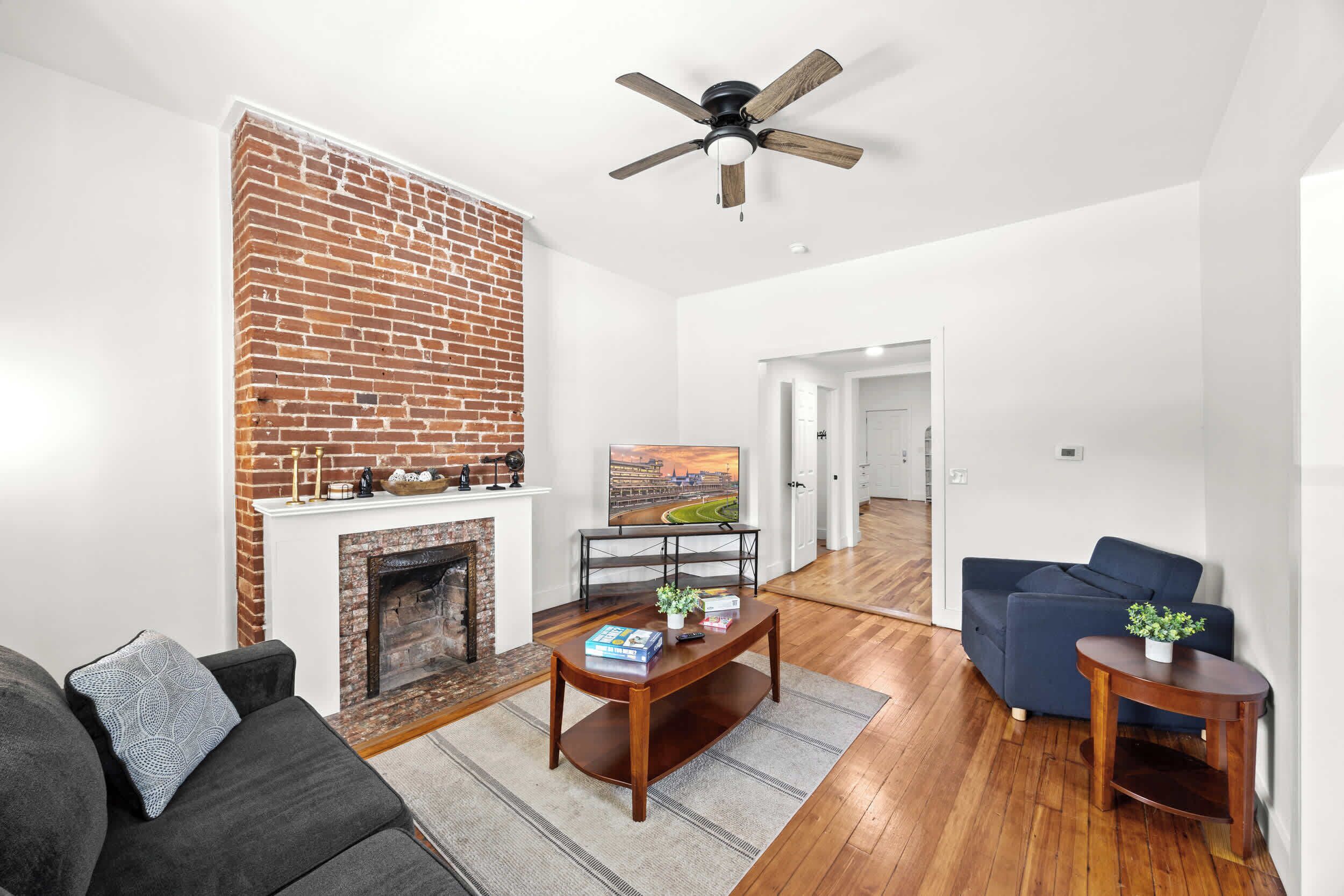 Televisión y oficina 