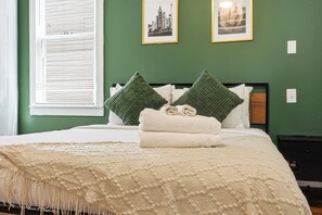 2 bedrooms, iron/ironing board, WiFi, bed sheets