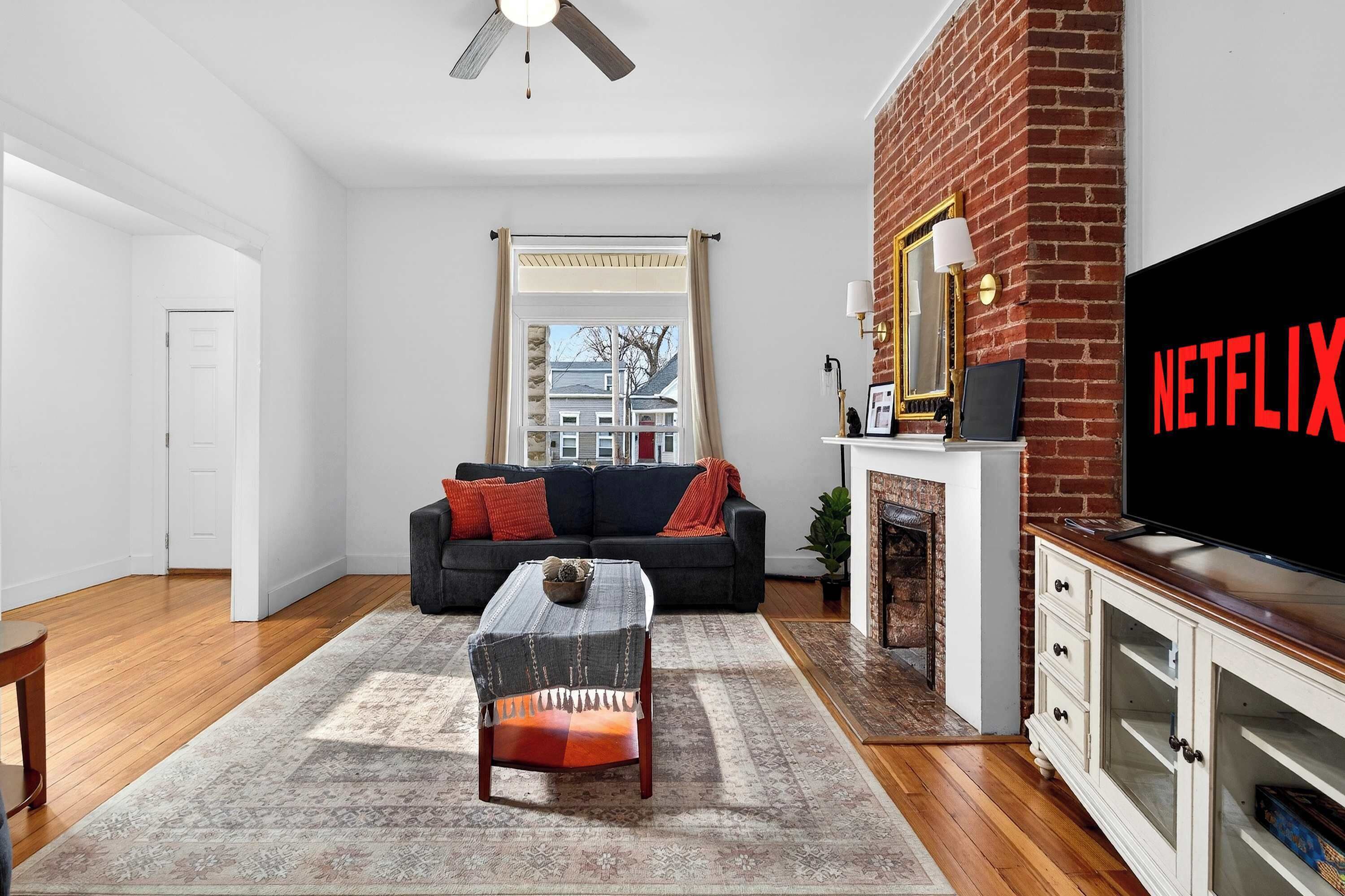 Téléviseur, bureau