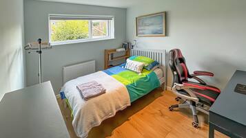 Apartment | 2 bedrooms, iron/ironing board, free WiFi, bed sheets