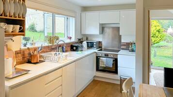 Apartment | Private kitchen | Fridge, microwave, oven, stovetop