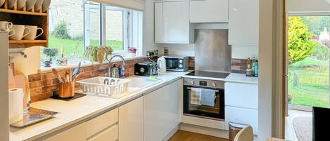 Apartment | Private kitchen | Fridge, microwave, oven, stovetop