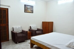 Deluxe Double Room | Laptop workspace, free WiFi - Krishnam Guest House (Gwalior)