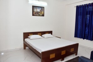 Deluxe Double Room | Laptop workspace, free WiFi - Krishnam Guest House (Gwalior)