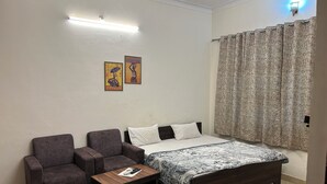 Deluxe Double Room - Krishnam Guest House (Gwalior)