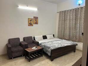 Habitació doble Deluxe | Espai de treball apte per a portàtils i wifi gratuïta