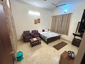 Deluxe Double Room | Laptop workspace, free WiFi - Krishnam Guest House (Gwalior)
