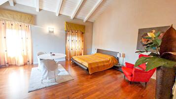 Deluxe Suite | 1 bedroom, in-room safe, free WiFi