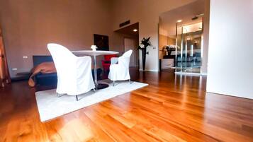 Deluxe Suite | 1 bedroom, in-room safe, free WiFi