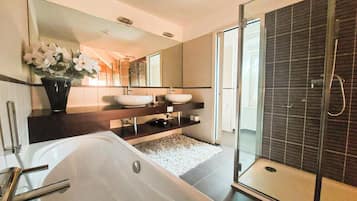 Deluxe Suite | Bilik Mandi | Selipar