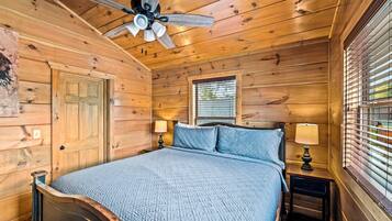 3 bedrooms, desk, iron/ironing board, WiFi