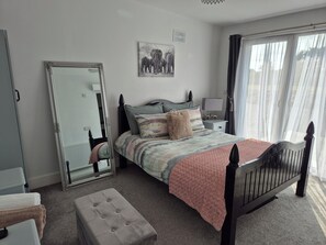 Hus | 4 soverom, strykejern/-brett, wi-fi (inkludert) og sengetøy