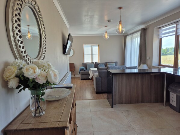 House | Interior - Tranquil Carney Commons Cottage - Sleeps 10 (Congor)