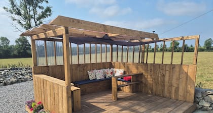 Tranquil Carney Commons Cottage - Sleeps 10