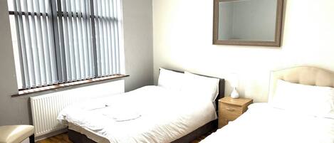 3 soverom, strykejern/-brett, wi-fi og sengetøy