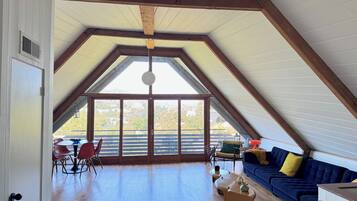 Smart TV, fireplace, offices