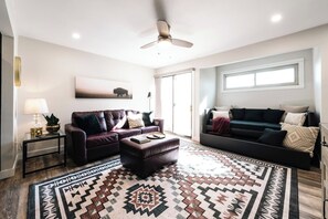 Smart TV, fireplace