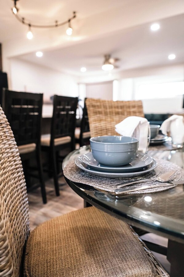 Dining - Creekside Central to Downtown Fairgrounds Hospital (Sheridan)