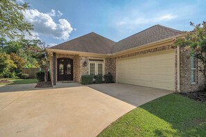 Exterior - Family Ties- Lakefront- 5 TVs- 7 miles to UA (Tuscaloosa)