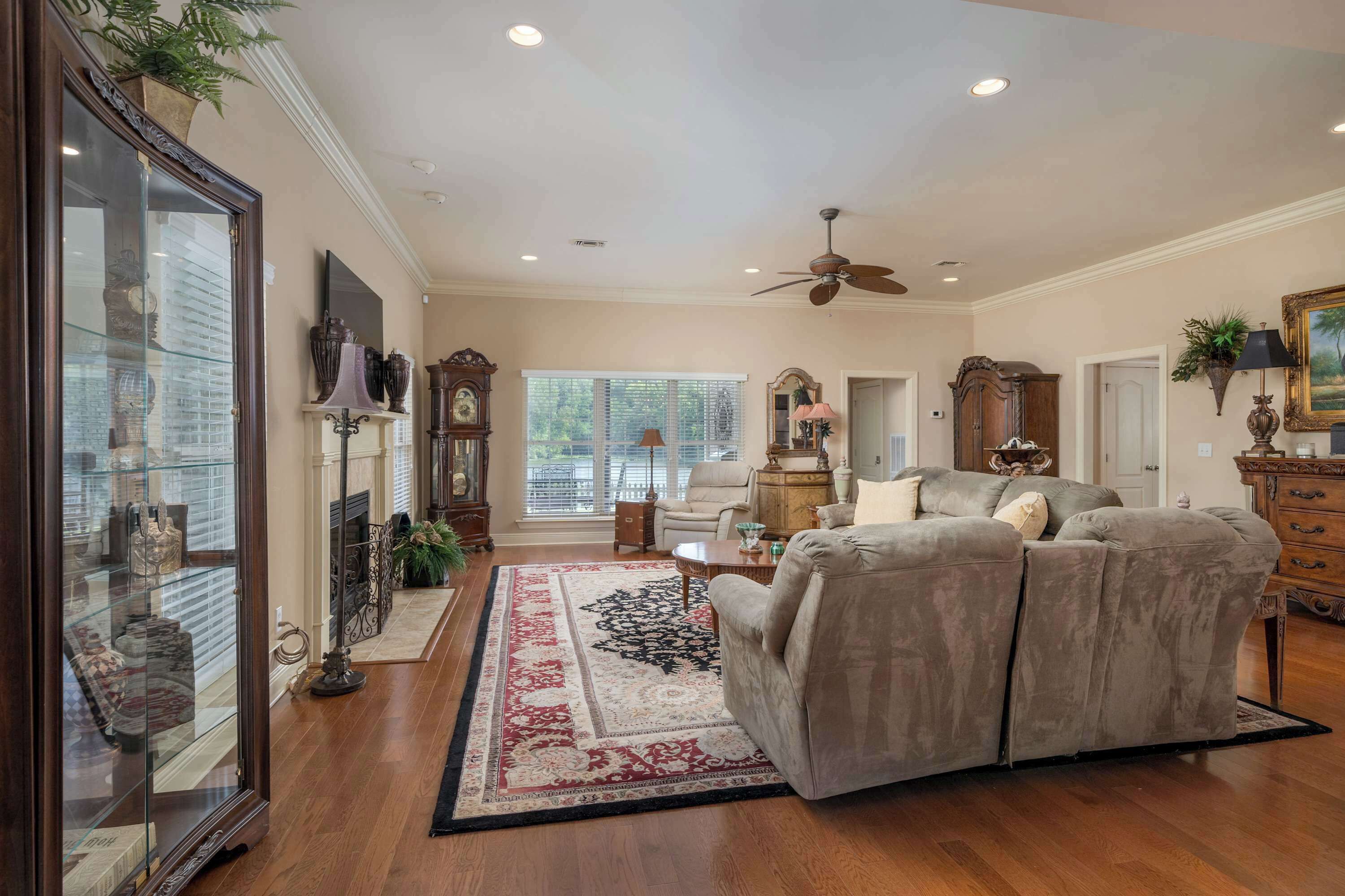 Télévision, cheminée