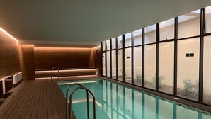 Innendørsbasseng og utendørsbasseng