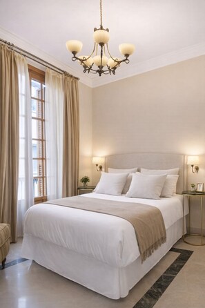 5 bedrooms, iron/ironing board, WiFi, bed sheets