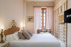 5 chambres, fer et planche à repasser, Wi-Fi, draps fournis