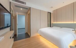 Family Suite | Desk, laptop workspace, free WiFi - Manli Hotel (Foshan)