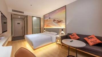 Enkeltrom – comfort | Skrivebord, skrivebord for bærbar PC og wi-fi (inkludert)