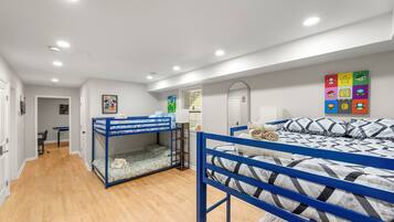 5 soverom, strykejern/-brett, wi-fi (inkludert) og sengetøy