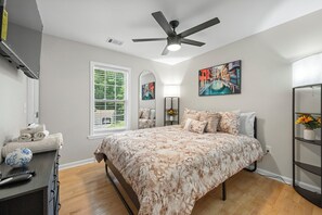 5 bedrooms, iron/ironing board, free WiFi, bed sheets - The Suburban Sanctuary: Where Comfort Meets Convenience (East Point)