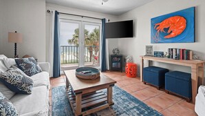 TV, books - Direct Gulf Front 2BR/2BA condo (Gulf Shores)