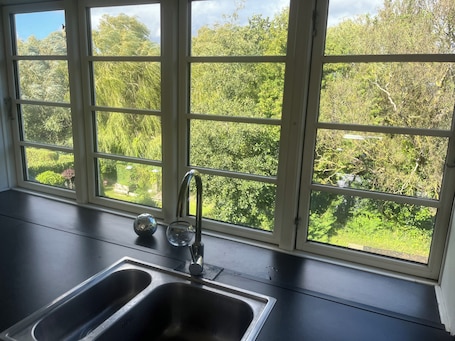 Interior. Charming Apartment with Lake View, Tennis Court- 5 Minutes from Odense Center