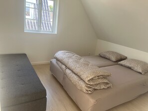 2 bedrooms, WiFi, bed sheets - Charming Apartment with Lake View, Tennis Court- 5 Minutes from Odense Center (Odense)