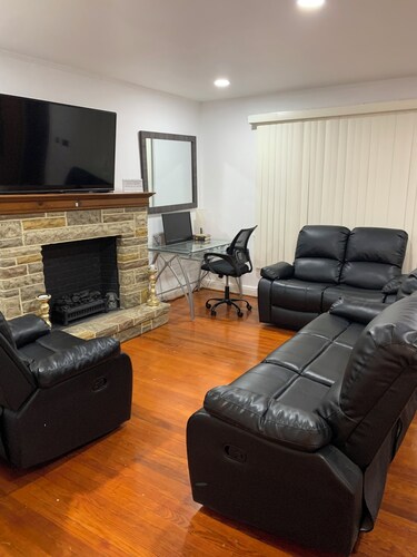 Family-friendly home in Baltimore with WiFi, AC, Pool table, Washer & dryer