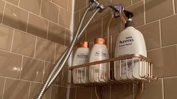 Hårføner, håndklær, såpe og sjampo