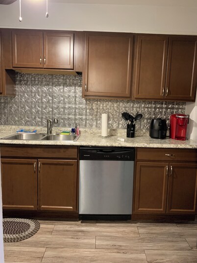 family-friendly 2-bedroom home in Baltimore with WiFi, AC, Pool table, Poker 