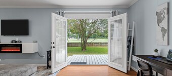 Safe, Broadmoor Haven. Spacious w/ King Bed & Large Backyard