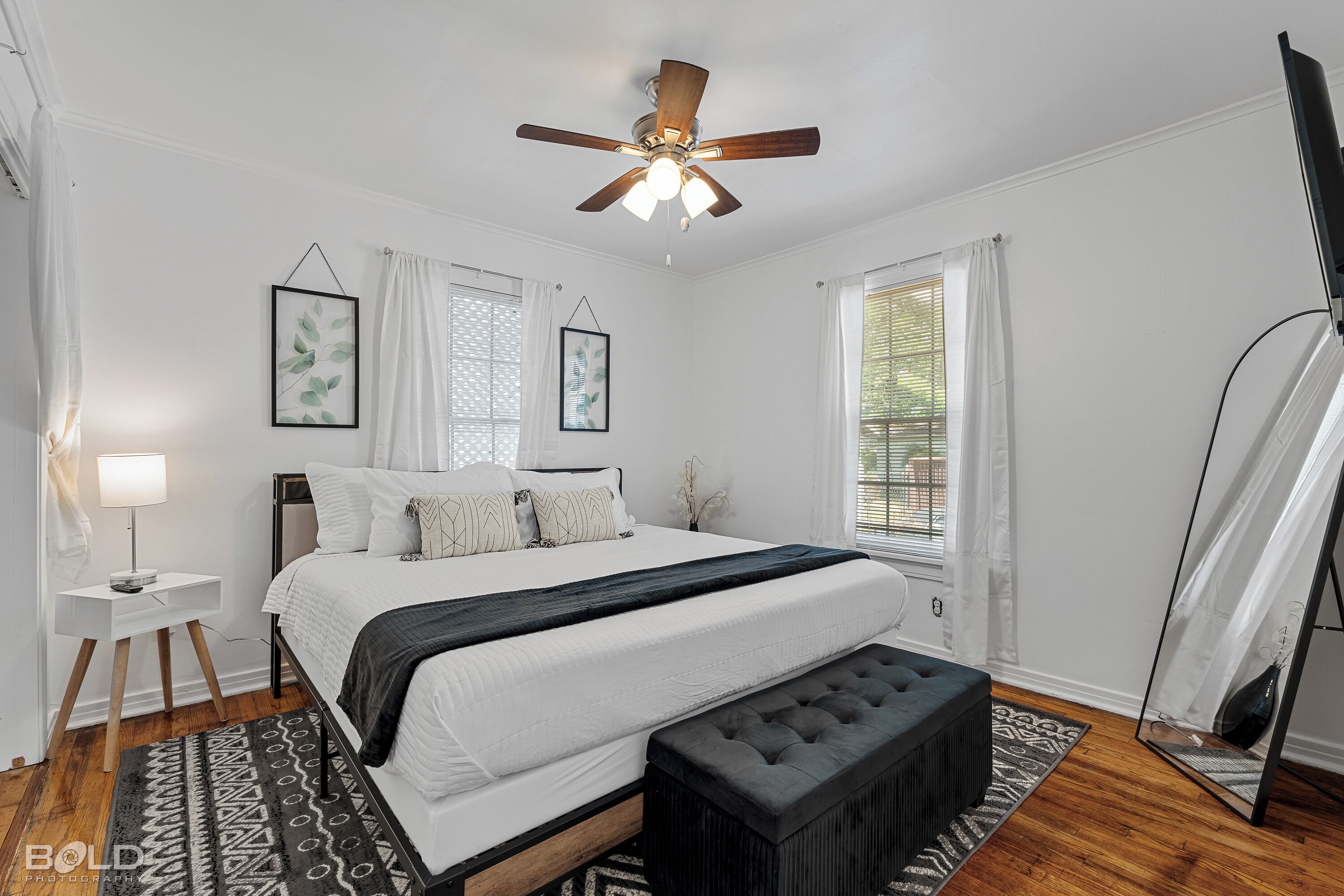 3 bedrooms, desk, iron/ironing board, travel crib