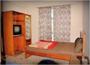 Deluxe Double Room | Soundproofing, iron/ironing board, free WiFi