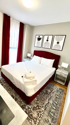 Deluxe-Doppelzimmer, Stadtblick | Schallisolierte Zimmer, kostenloses WLAN