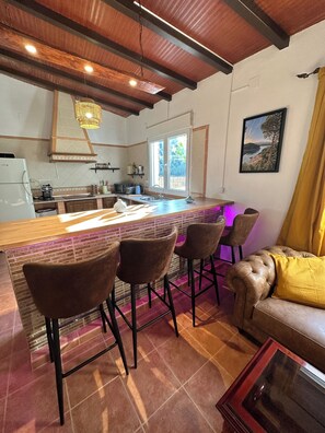 Private kitchen - Casa Barcelo en el Pueblo de El Chorro a Pied del Caminito del rey con Jacuzy (El Chorro Alora)