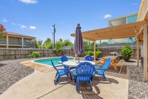 Outdoor dining - 121 E Aries - Angel's Paradise (South Padre Island)