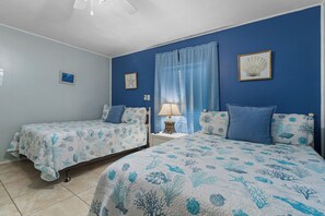 4 bedrooms, iron/ironing board, travel cot, Internet
