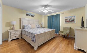 4 chambres, fer et planche à repasser, lit de bébé portatif