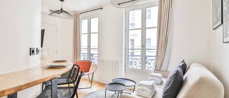 Téléviseur, bureau