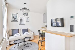 TV, offices - Amazing Apartment 1BR/4P - Bastille - Gare de Lyon (Paris)