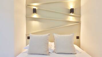 1 slaapkamer, een bureau, een strijkplank/strijkijzer, wifi